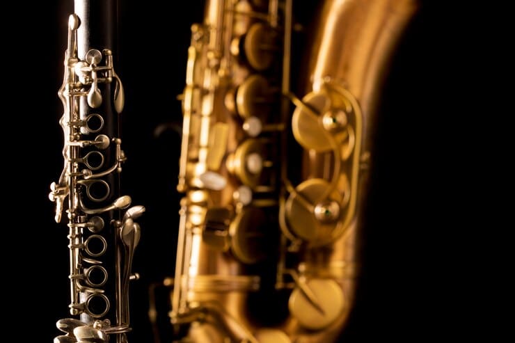 musique-classique-saxophone-tenor-clarinette-noir_79295-694